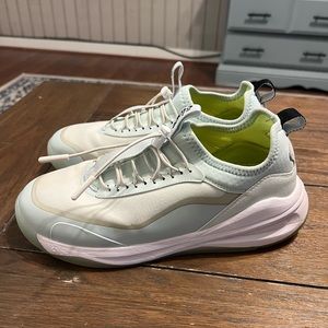 Cloves Vapor Shoes Women’s 10 Men’s 8.5